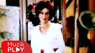 Yıldız Tilbe  Aşk Laftan Anlamaz Ki Official Video [upl. by Anilegna]