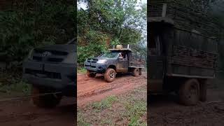 Nissan frontier brindando asistencia 🦾 4x4offroadvideos shorts [upl. by Zeralda]