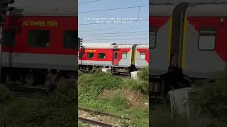 BSBSNDLS SF Exp overtaking GCTANVT SF Exp near Anand Vihar Terminal [upl. by Alledi]