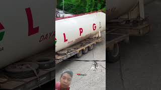 Truk bawa tabung L P G panjang automobile sitinjau sitinjaumania concrete sitinjaulaut [upl. by Hollerman965]