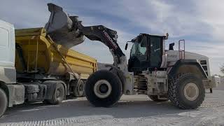 Taş Ocağında Mıcır Yükleme Hidromek 640WL Loder Yükleyici  HMK Loader Loading Dump Kipper [upl. by Wurst]