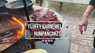 Fluffy karnemelkrum pancakes met gezoete bosvruchten en slagroom [upl. by Isej]