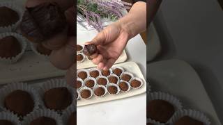 Trufas de chocolate con 3 INGREDIENTES [upl. by Tenn]