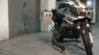 Aprilia Caponord ETV 1000 cavalletto facile [upl. by Mobley]