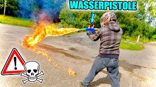 WASSERPISTOLEN als FLAMMENWERFER benutzen  Experiment [upl. by Nodnas915]