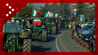 Corteo di trattori da Melegnano attraversa San Donato Milanese [upl. by Alyse342]