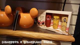 SHOP TOUR  LA GIRAFE CURIEUSE  Disneyland Paris  DisneyOpa [upl. by Yliak172]