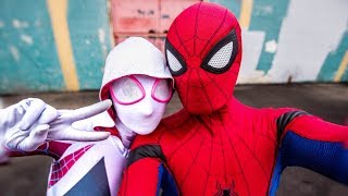 SPIDERMAN MEETS SPIDERGWEN Marvels Peter Parker amp Gwen Stacy Photoshoot Ft SunnyRaeCosplay [upl. by Kara727]