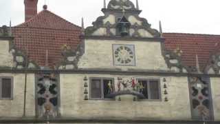 Glockenspiel im RathausGiebel vom historischen Rathaus in Hann Münden [upl. by Thierry]