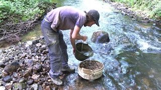 Franzose fischt zufällig Edelsteine aus Fluss [upl. by Eleinad505]