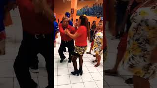 Robotino bailando esta buena música veanlos 🎶🎵🎼👏baile baile musica dance shorts short show [upl. by Aniryt]