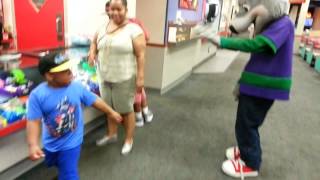 Kid gets scared of chuckie at chuckie cheese [upl. by Sutphin]