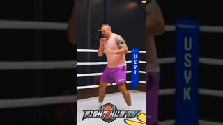 Usyk UNIQUE head movement for Tyson Fury [upl. by Yecak]