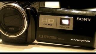 Camcorder mit Beamer Der Sony HDRPJ10 auf der CES 2011 [upl. by Harriett]