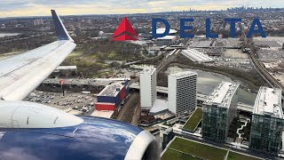 Park Visual Approach and Landing into LGA on a Delta Air Lines Boeing 737800 [upl. by Aketal787]