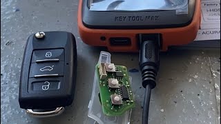 Cloning transponder chip amp Generating Remote FOB using Key Tool Max amp cut w Dolphin Condor XP005 [upl. by Eitsirk105]