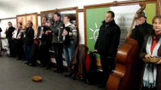 splendide chant folk ukrainien chanteurs de LVIV métro paris  folk ukrainian singers [upl. by Hallerson]