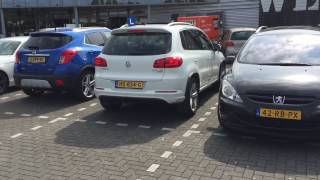 ACHTERUIT INPARKEREN IN EEN PARKEERVAK [upl. by Buseck]