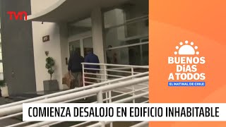 Comienza desalojo en edificio inhabitable por socavón de Reñaca  Buenos días a todos [upl. by Eiramlatsyrk]