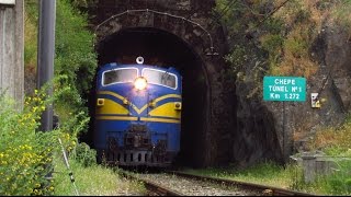 Locomotoras E 3017 y D 16012 cruzando Túnel Chepe y Río Biobio [upl. by Sheffie]