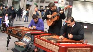 Címbalo Húngaro en la Puerta del Sol Madrid  Hungarian Cimbalon [upl. by Otrebogir]