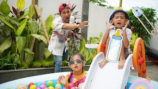 GAWAT BAYI LUCU MAU BERENANG 🥵 Di kolam Renang Perosotan  Ali vlog [upl. by Hanford]