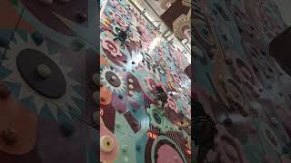 Battle Wall Climbing di Playtopia Adventure Senayan Park nyeraaaaah kalaaah  indoorplayground [upl. by Niwred]