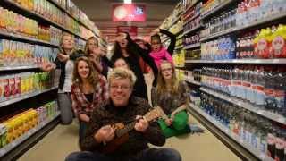 Kruipend door de supermarkt  Rene Karst officiële videoclip [upl. by Dleifrag]