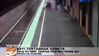 hold your baby kereta tabrak bayi [upl. by Auqenwahs]