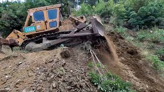 Caterpillar Bulldozer EXPANDING THE NarrowedRoad YaÄŸmurda ve Selde ZARAR GÃ–RMÃœÅž YOL GENÄ°ÅžLETME [upl. by Sirtimed]