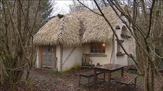 Des hobbits dans le Morvan  le village fantastique de la Pierre Ronde s’agrandit [upl. by Yznel340]