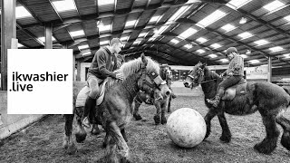 Trekpaarden voetballen  Pushball on horseback  wedstrijd met stem Paul Hendrickx Ju met ’t peird [upl. by Crispa]