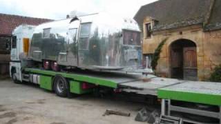 Chargement dune caravane AIRSTREAM [upl. by Nemaj]