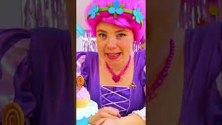 Irenes Eisdiele 🍧 Entdecke ihre Eissalon kindervideo playdoh [upl. by Hollah]