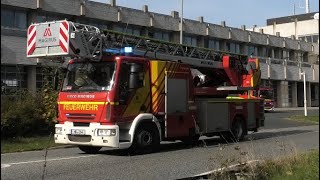 Bremerhaven Beide Löschzuge in einem Auf Einsatzfahrt [upl. by Wallack]