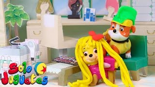 🐾 PATRULLA CANINA 🐾 La Patrulla en la peluquería  Vídeos de Paw Patrol en Español [upl. by Amehsat]