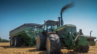 Moisson à lAMERICAINE en france 🇫🇷  AMERICAN harvest in france 🇺🇸  JOHN DEERE 4755  CR x2 [upl. by Schreibman]