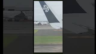 A320 landing at Auckland airport arriving from Wellington airnewzealand [upl. by Amund]