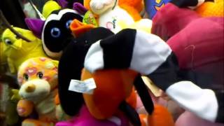 1 Dollar Walmart Claw Machine Big Orange Lemur win [upl. by Matthiew]