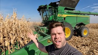 The JOHN DEERE S7 900 Harvesting Corn in Illinois [upl. by Randal]