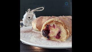 Tronchetto di Pandoro con crema pasticcera e frutti di bosco [upl. by Aihseym633]