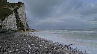 Spectaculaire éboulement de falaise à VeulettessurMer [upl. by Frazier903]