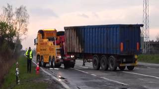 Wypadek i pożar samochodu ciężarowego oraz osobowego na DK44 16042014 [upl. by Notgnillew]