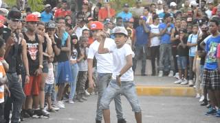 Batalla De Gallos Dembow  Vídeo Oficial Bailando Dembow 2014 [upl. by Adiell15]