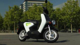 Honda electric scooter the EVneo in details [upl. by Ttevi298]