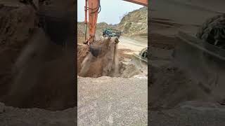 Doosan Daewoo excavator ㅣLoading dump truck youtubeshorts youtubevideos work excavator hitachi [upl. by Ferrell967]