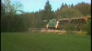 Ommi 51 Güterzug mit V60 undentgleister Wagen in Waldkraiburg am 1141990 [upl. by Stearn]