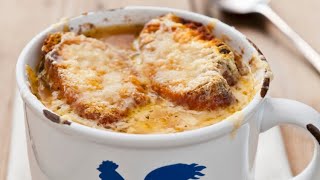 Recette  Soupe à l’oignon gratinée [upl. by Ahsiugal]