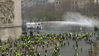 ChampsÉlysées affrontements entre policiers et quotgilets jaunesquot [upl. by Dnomsad504]