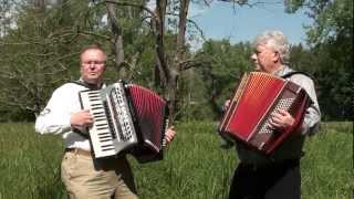 quotWaldeslustquot Volkslied auf der Waldwiese neben dem Bach Nähe Flughafen Frankfurt 2011 [upl. by Magan]